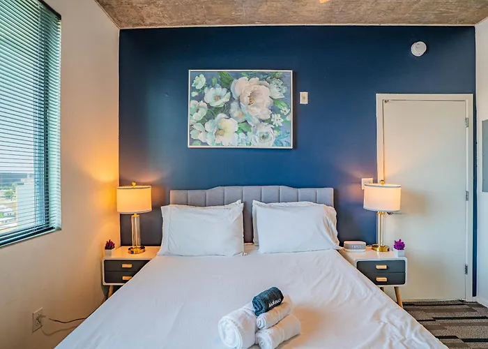 Unique 1bd -central Downtown - Gym, Pool, Parking