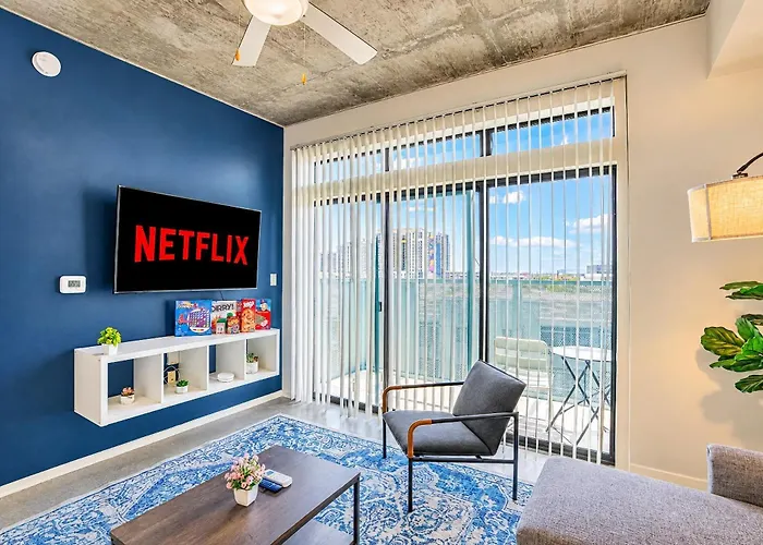 Unique 1bd -central Downtown - Gym, Pool, Parking *