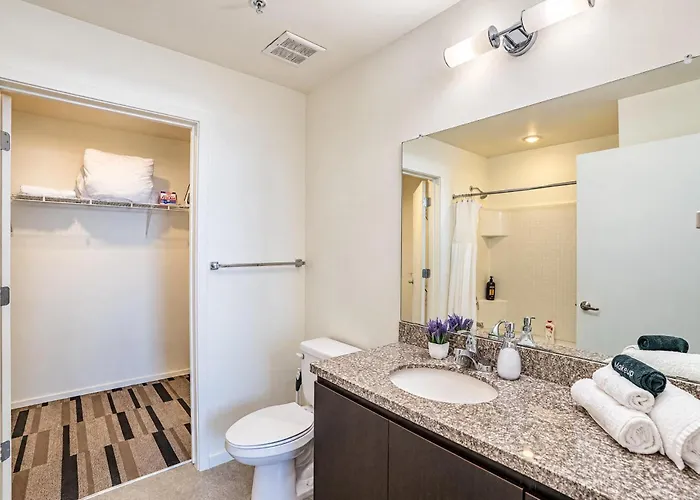 Unique 1bd -central Downtown - Gym, Pool, Parking